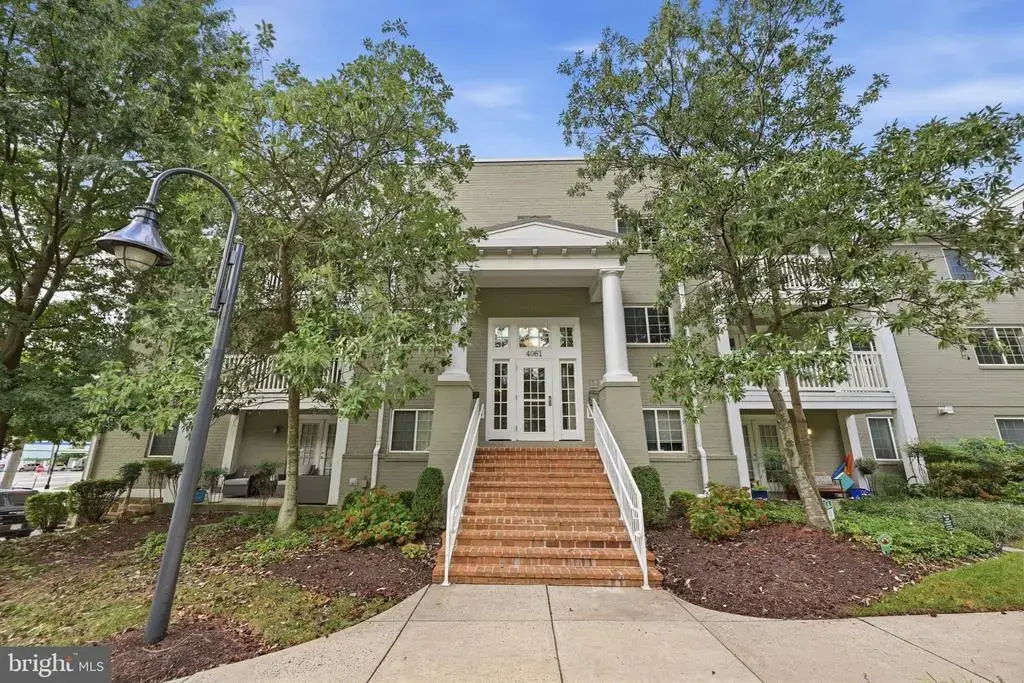 4061 S Four Mile Run Dr #301, ARLINGTON