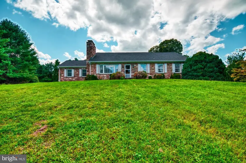 552 Frost Ave, WARRENTON