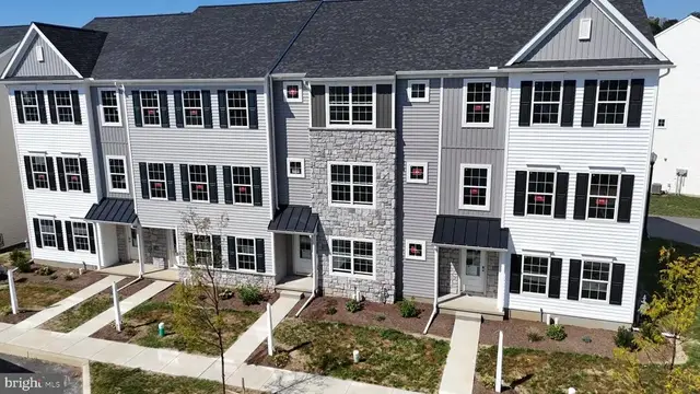 2437 Spring Water Cir, Lancaster