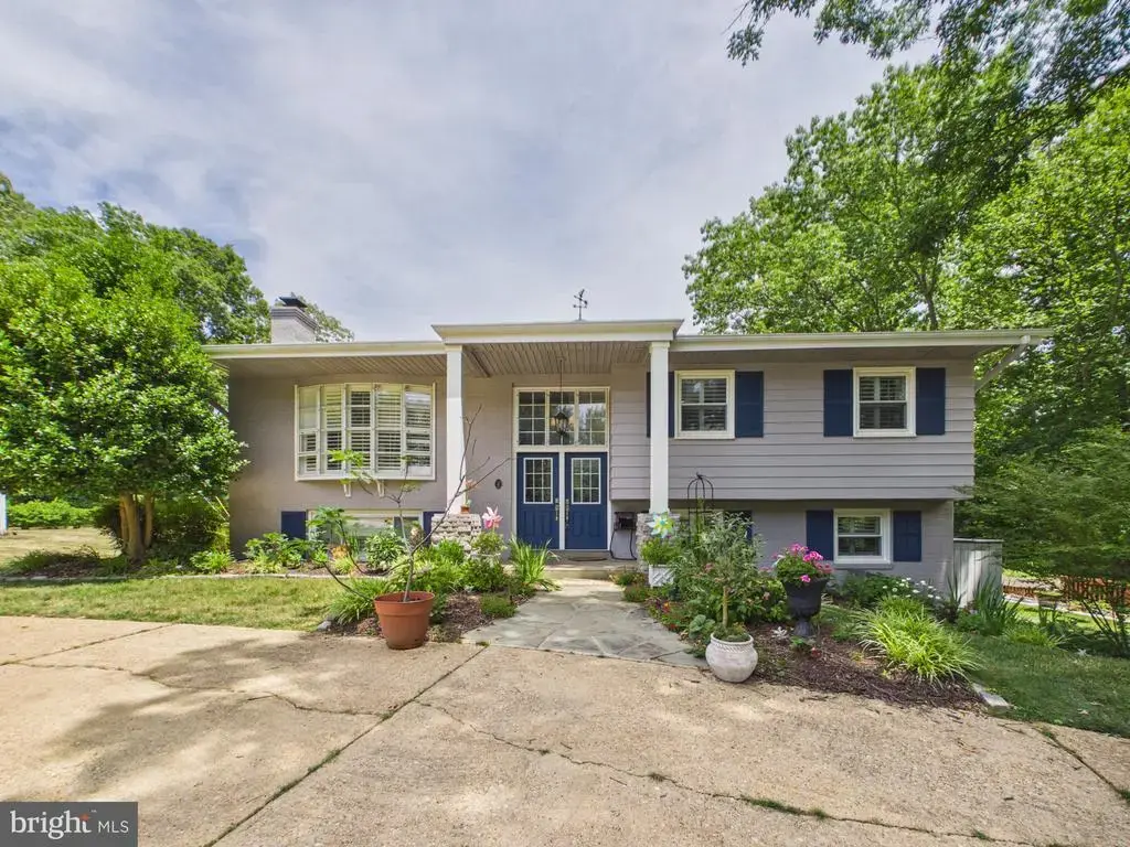 9201 Cherrytree Dr, ALEXANDRIA