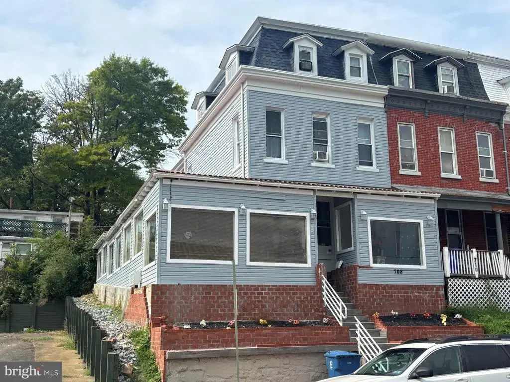 708 N 6th St, READING