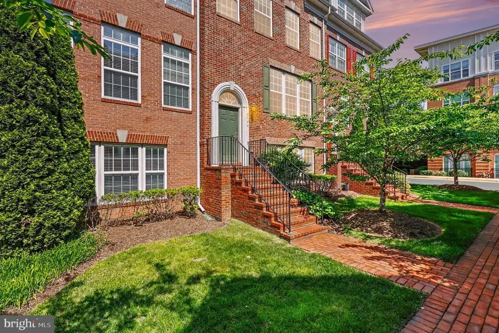 8046 Reserve Way, VIENNA
