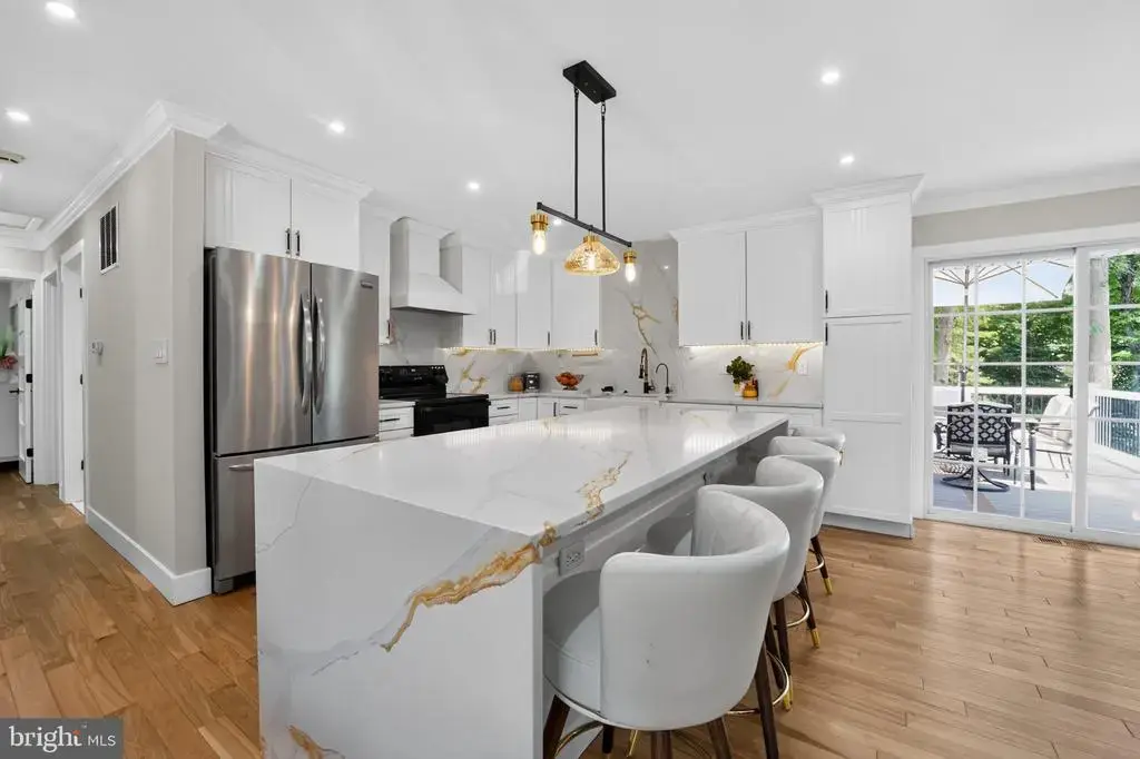 327 Beach Dr, ANNAPOLIS