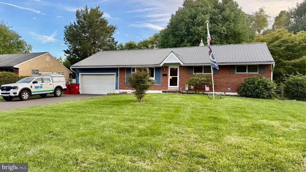 523 Sherwood Ln, HATBORO
