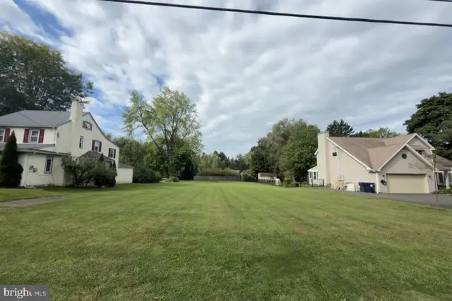 84 Iron Hill Rd, Doylestown