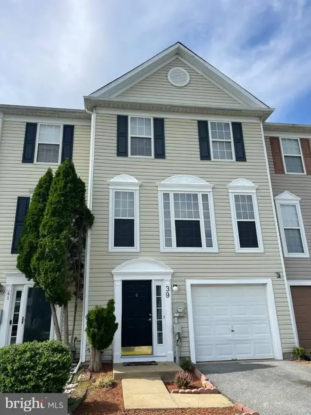 39 Lisa Dr, NEWARK