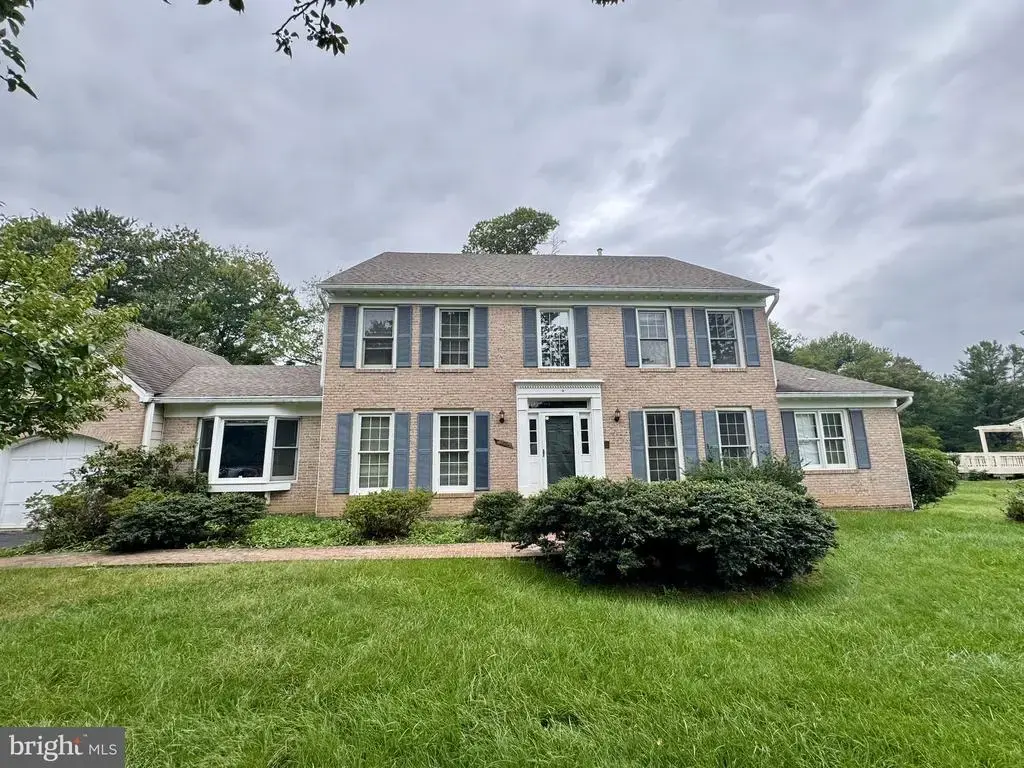 8470 Clover Leaf Dr, MCLEAN