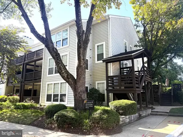 10140 Oakton Terrace Rd, Oakton