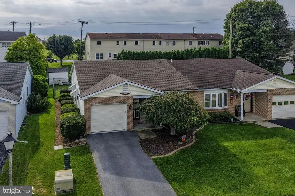 907 Barbara Dr, COPLAY