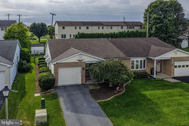 907 Barbara Dr, Coplay
