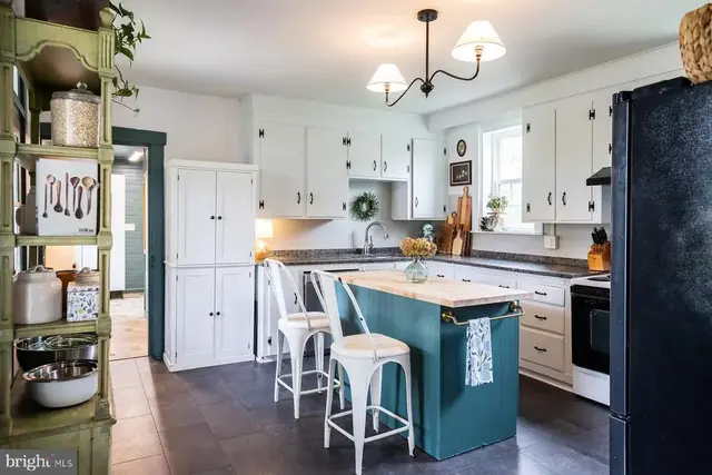 107 W Sun Hill Rd, Manheim