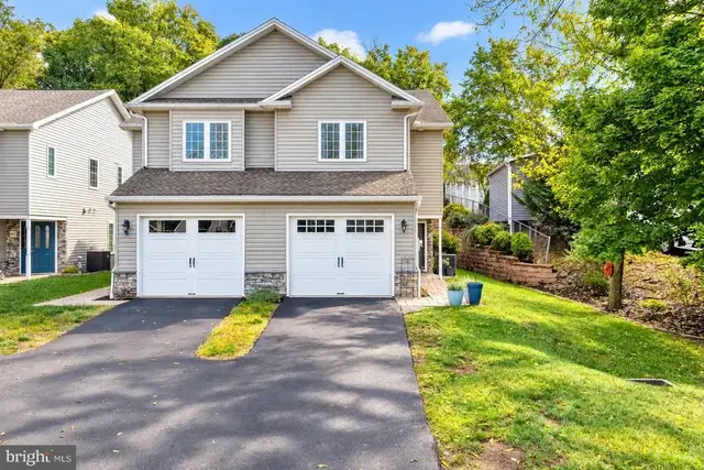 106 Dennis Dr, Enola