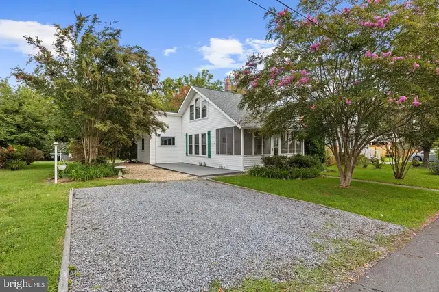 526 James Ave, Tracys Landing