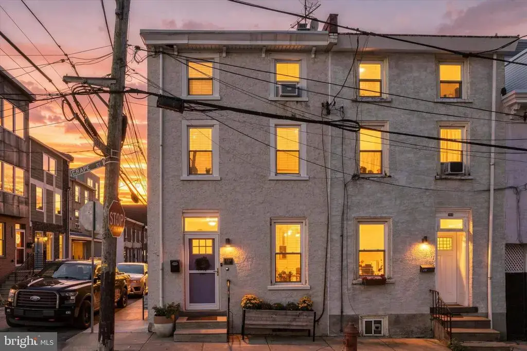 223 Grape St, PHILADELPHIA