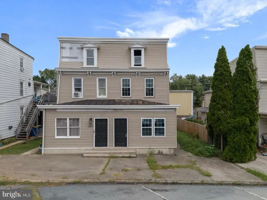 225 Market St, NEW CUMBERLAND