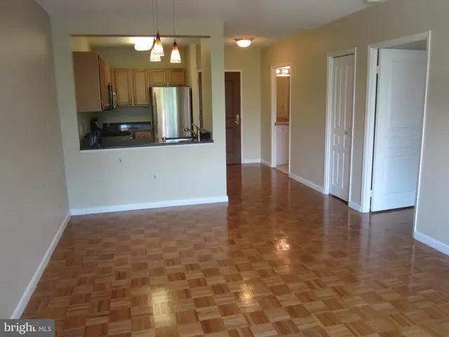 7111 Woodmont Ave #610, Bethesda