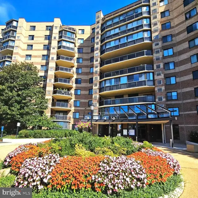 8340 Greensboro Dr #721, Mclean