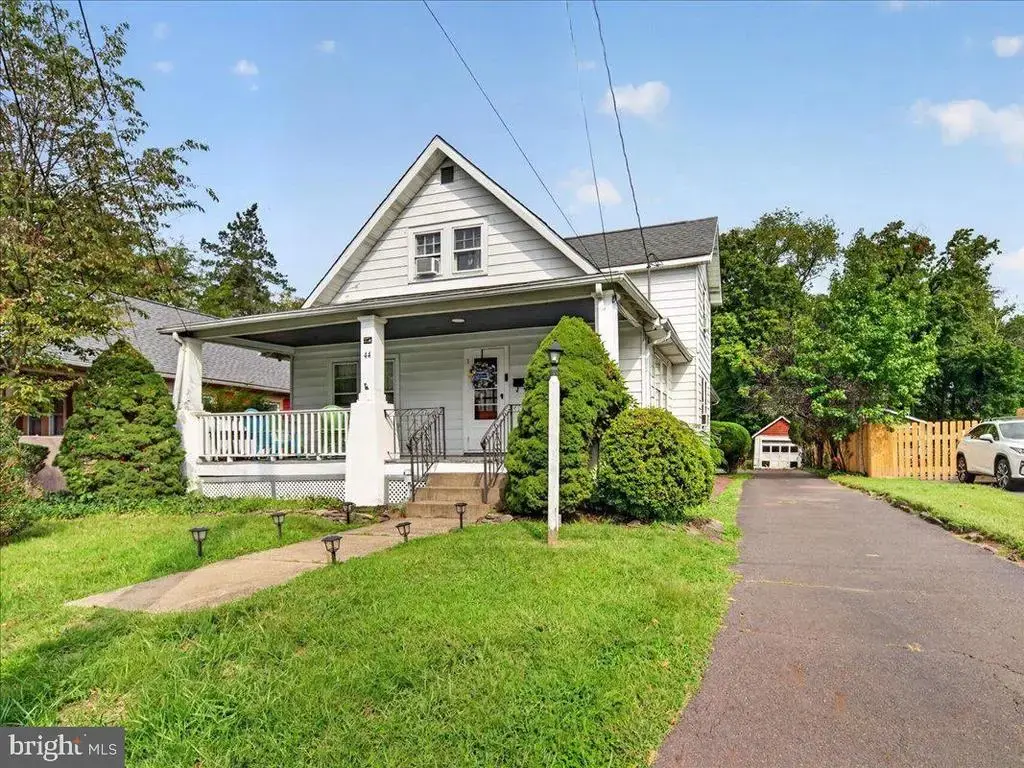 44 Brenwal Ave, EWING