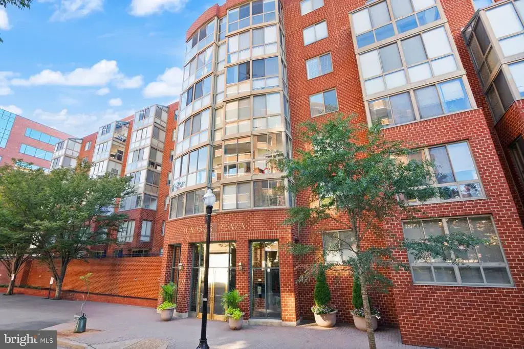 1050 N Taylor St #1-204, ARLINGTON