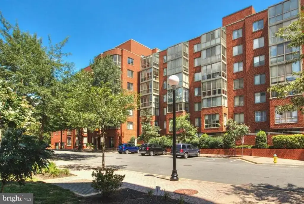 1050 N Taylor St #1-204, ARLINGTON