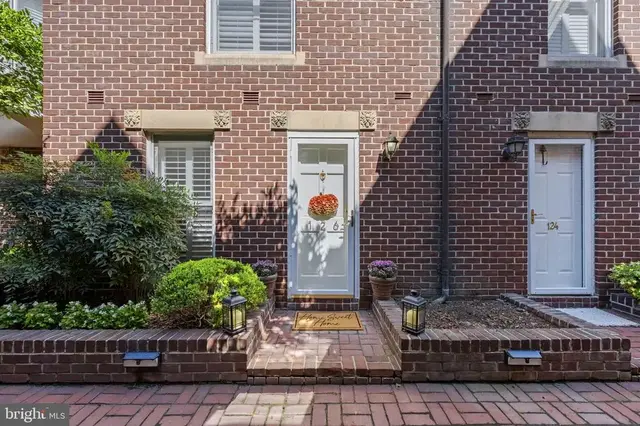 126 N Union St, Alexandria