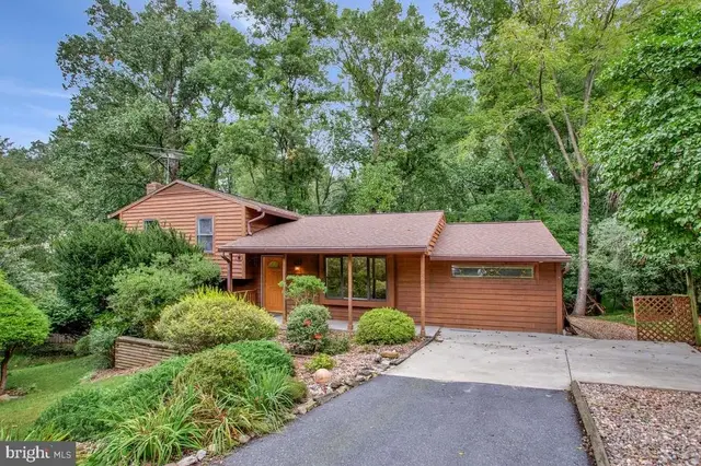 9895 Foxhill Ct, Ellicott City