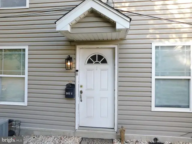 505 Dekalb St #apt. C, Bridgeport