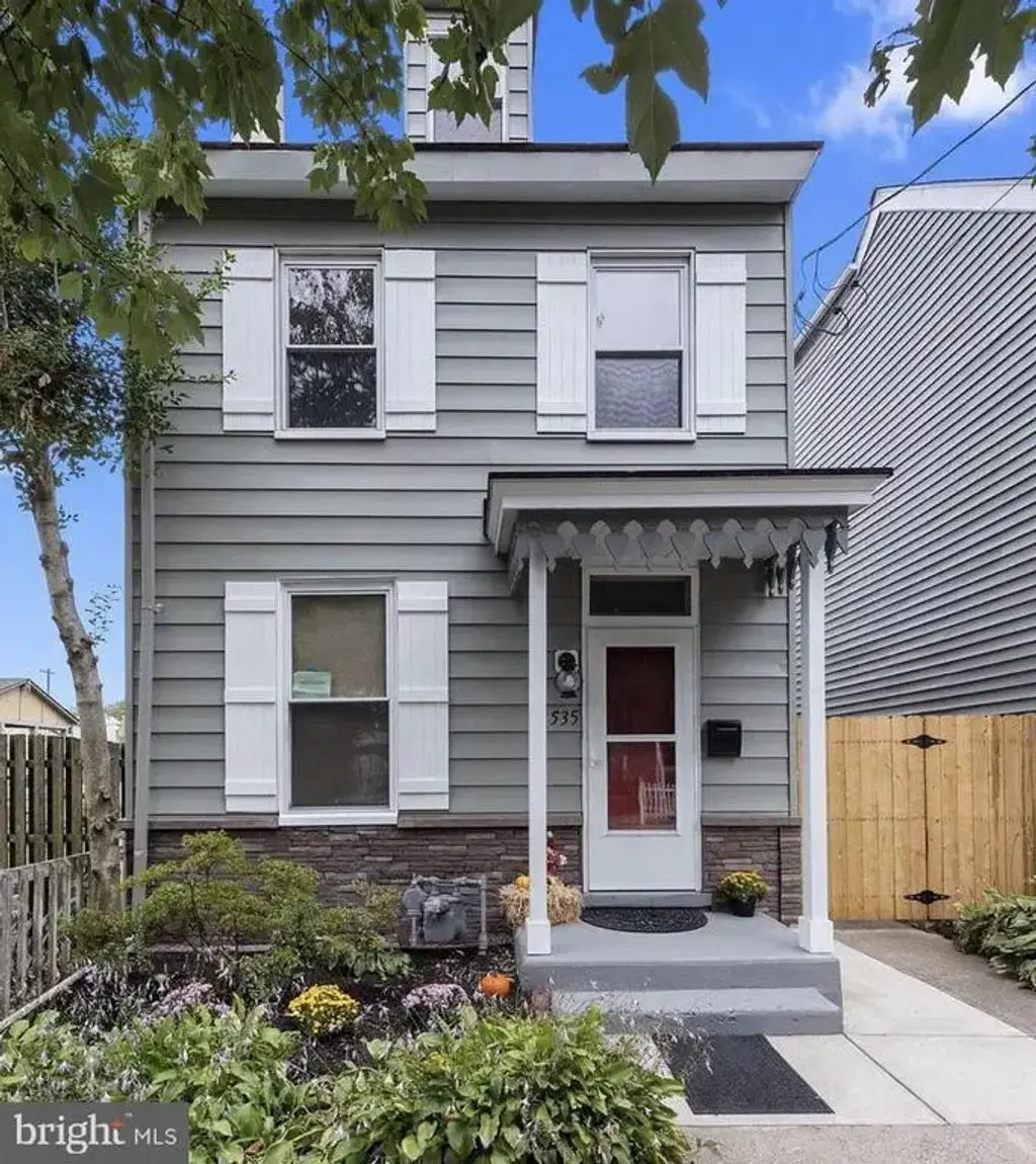 535 Locust St, BRISTOL