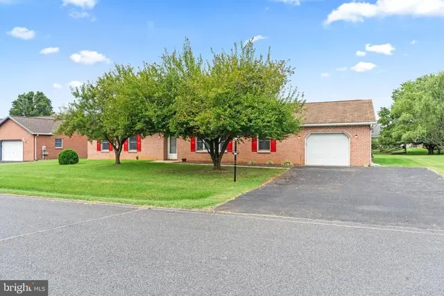 1213 S Pointe Dr, Hagerstown