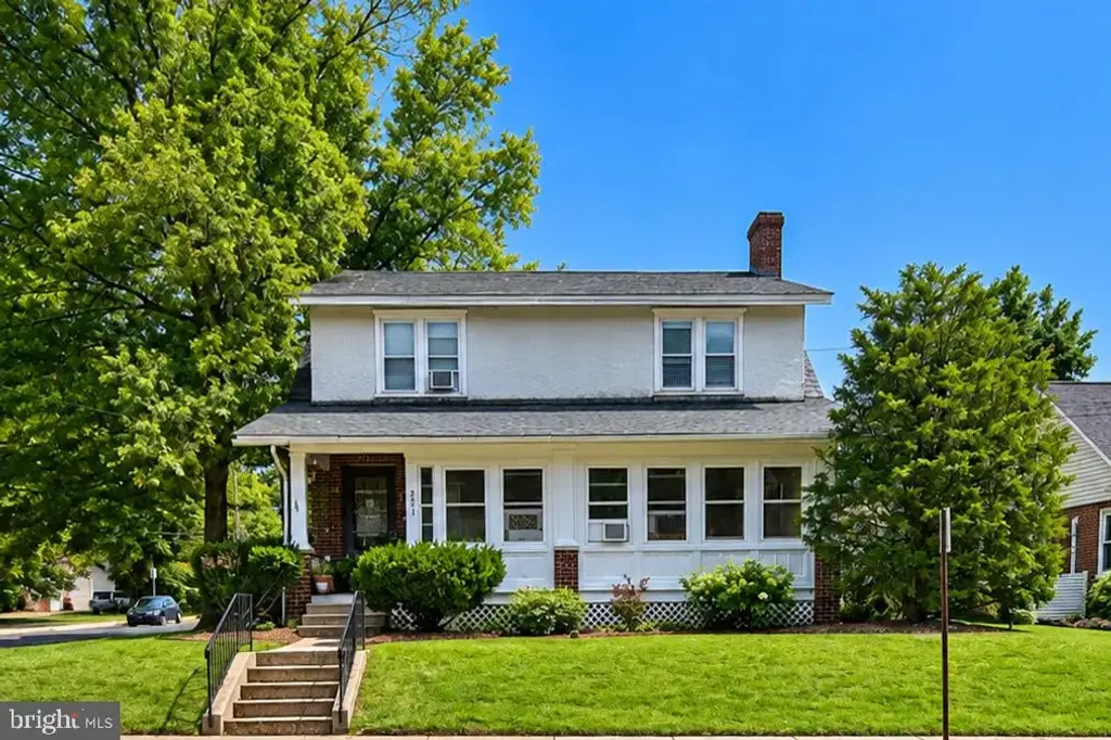 281 N Main St, TELFORD