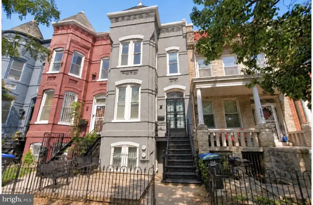 704 G St Ne, WASHINGTON