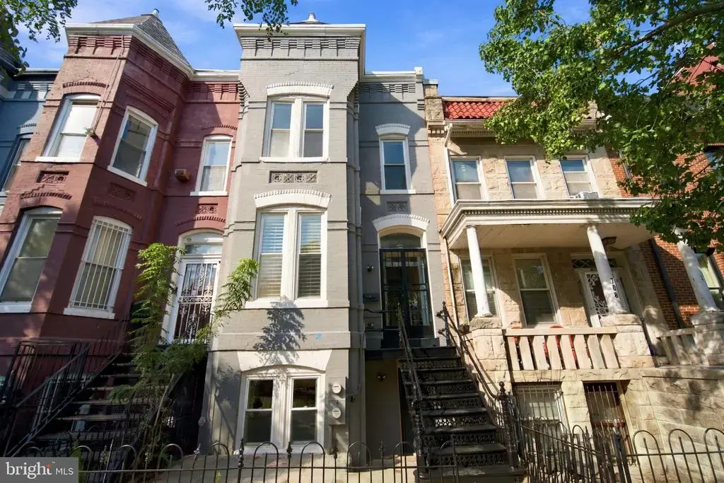 704 G St Ne, WASHINGTON