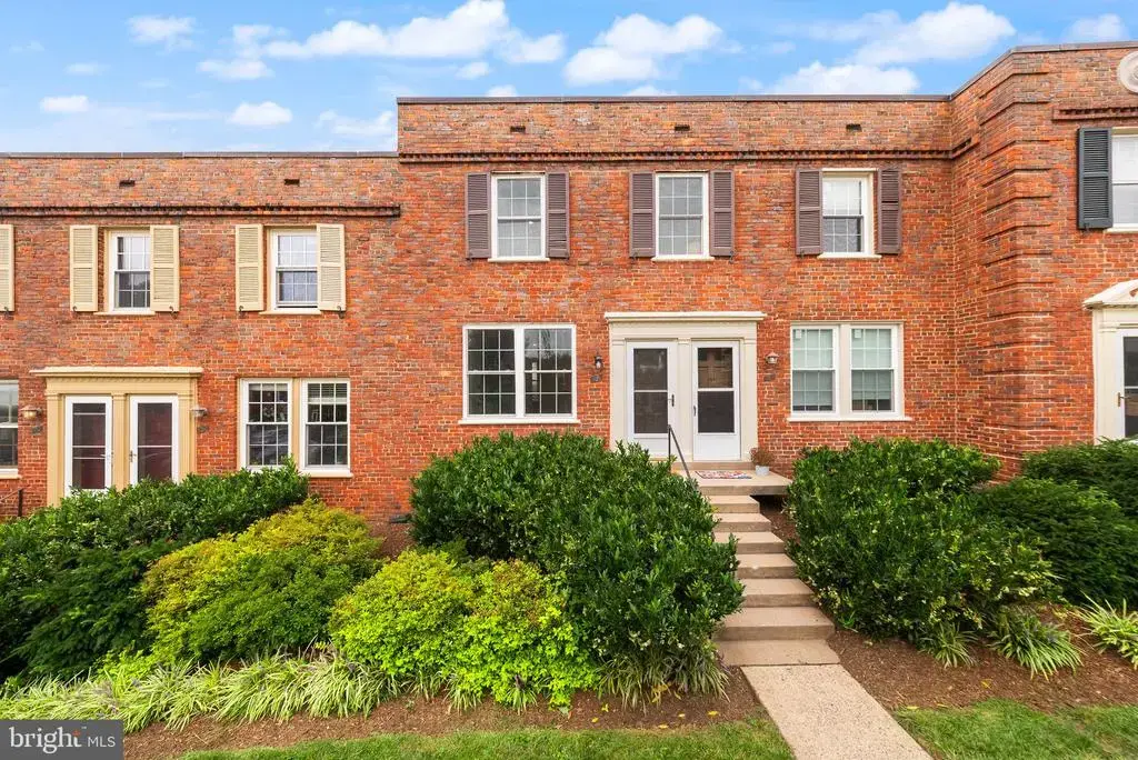 1400 S Edgewood St #521, ARLINGTON