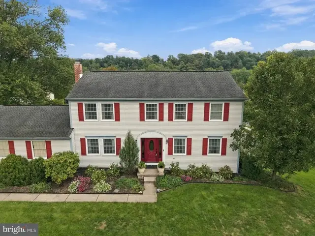 706 Carriage Ln, Mechanicsburg