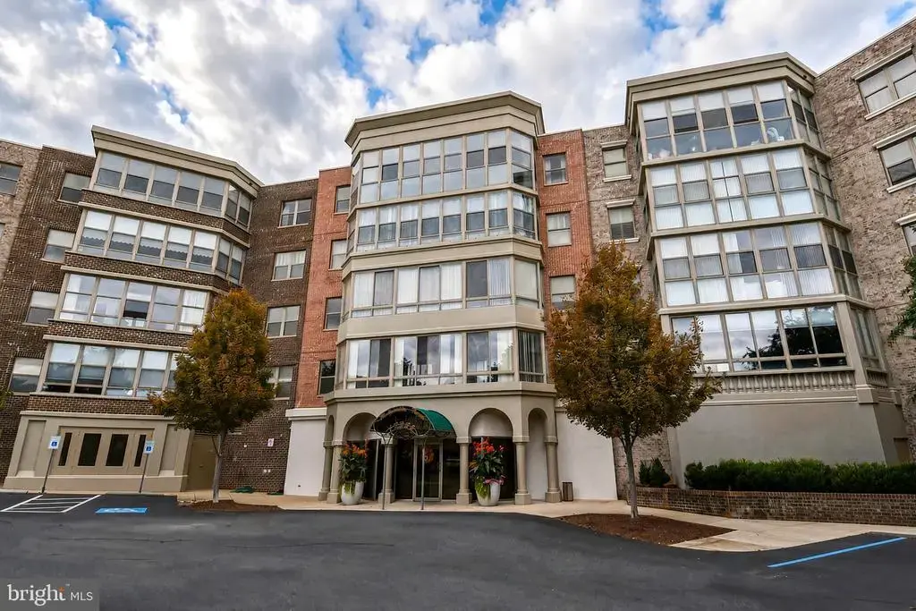 19350 Magnolia Grove Sq #201, LEESBURG