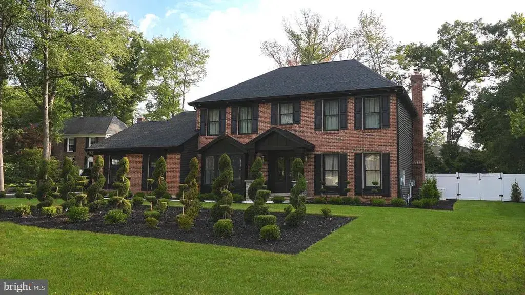 9 Wood Lake Ct, NORTH BRUNSWICK