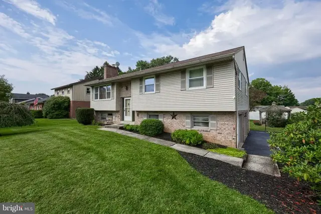 762 Eastside Dr, Landisville
