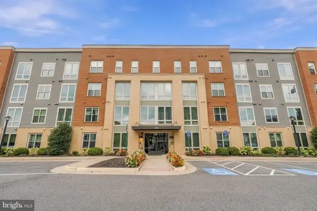 6104 Fairview Farm Dr #209, Alexandria