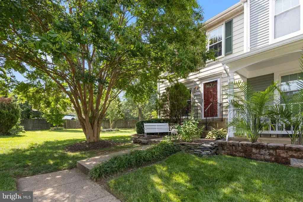 6531 E Brick Hearth Ct E, ALEXANDRIA