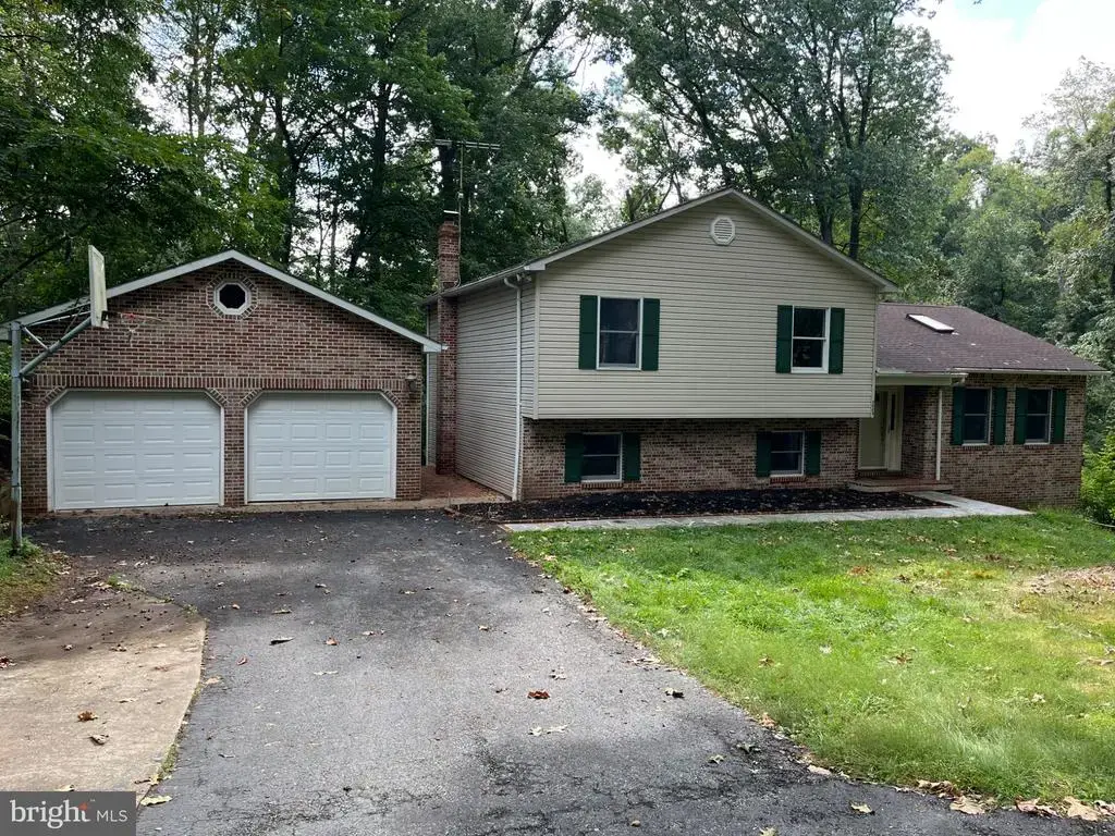 5005 Michaels Dr, HAMPSTEAD