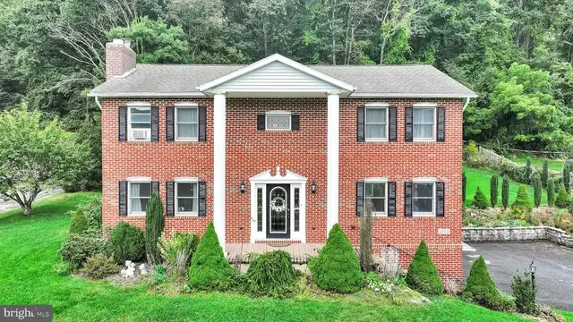 170 W White Bear Dr, Summit Hill