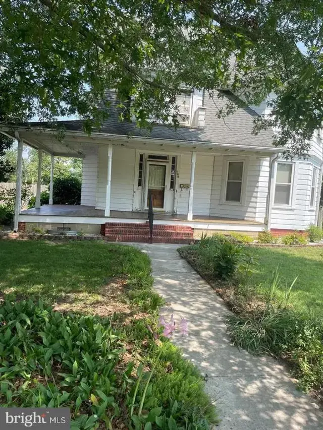 105 S 5th Ave, Denton