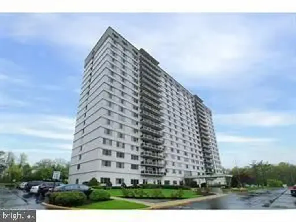 1840-1807 7 Frontage Rd W #1807, CHERRY HILL