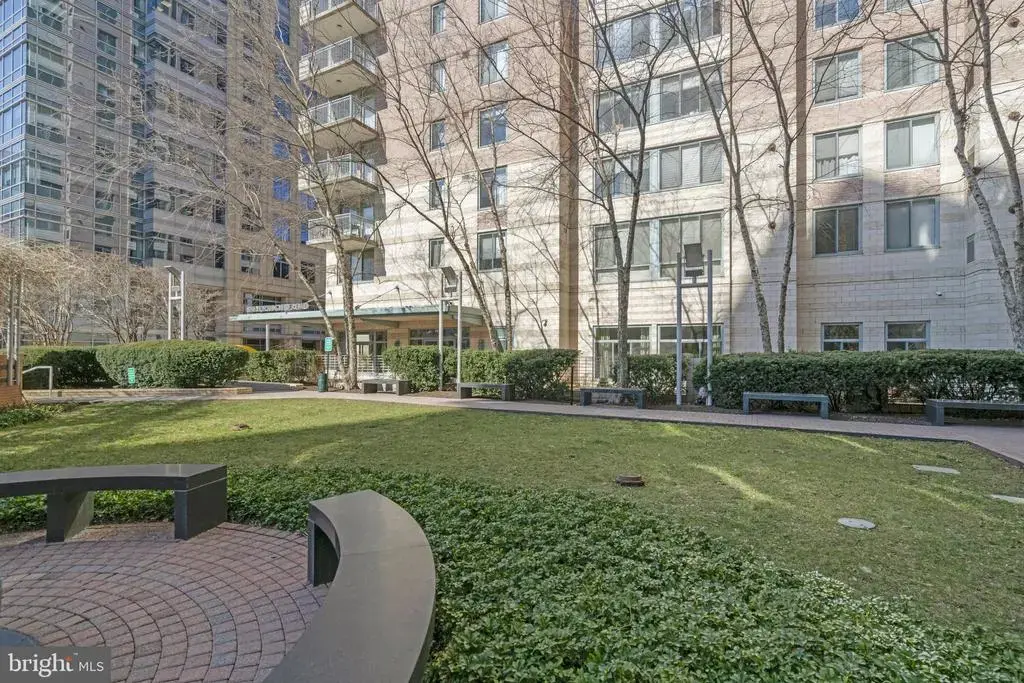 851 N Glebe Rd #1813, ARLINGTON