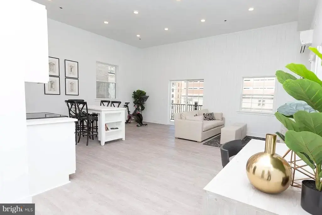 211 Saint Paul St #202, BALTIMORE