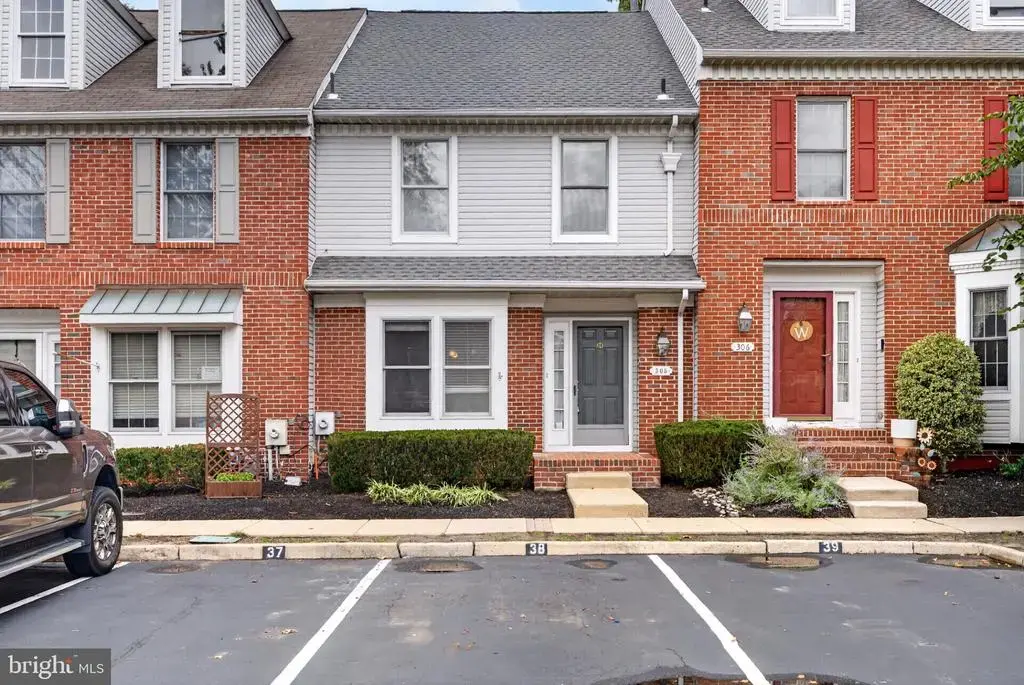 305 Williamsburg Ct, MARLTON