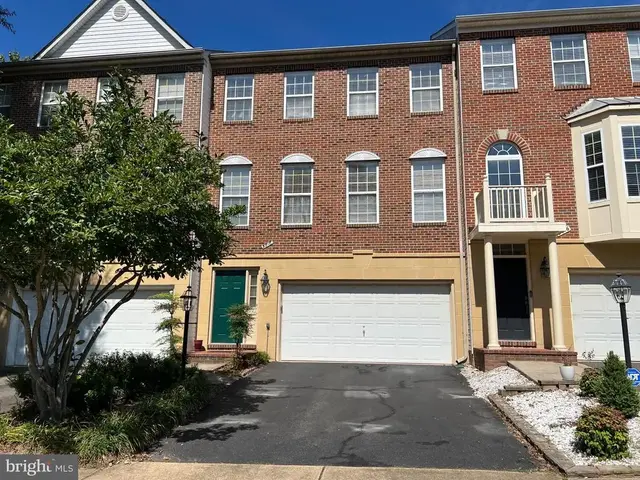 8818 Royal Doulton Ln, Fairfax