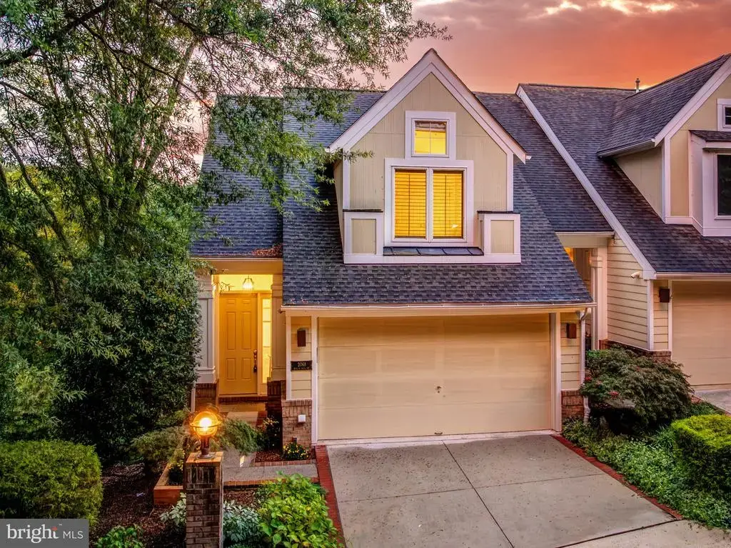 2068 Beacon Heights Dr, RESTON