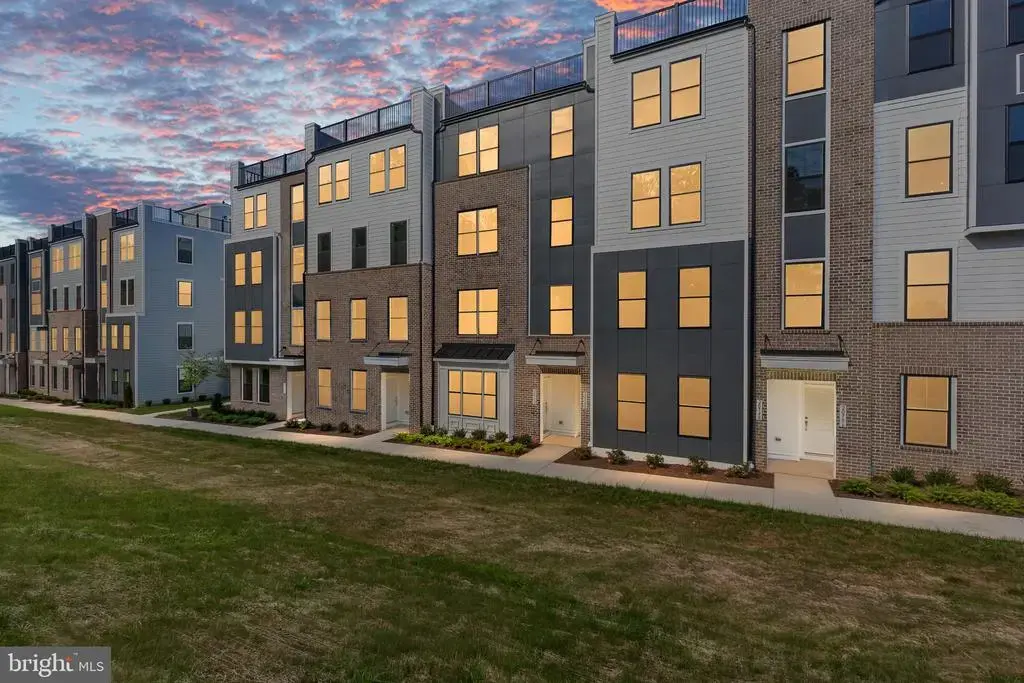 20800 Cloongee Ter, DULLES