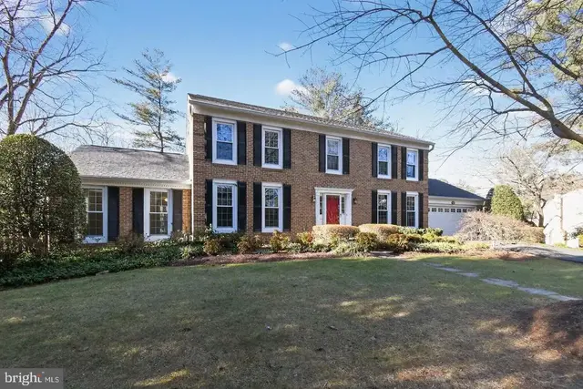 1302 Clayborne House Ct, Mclean
